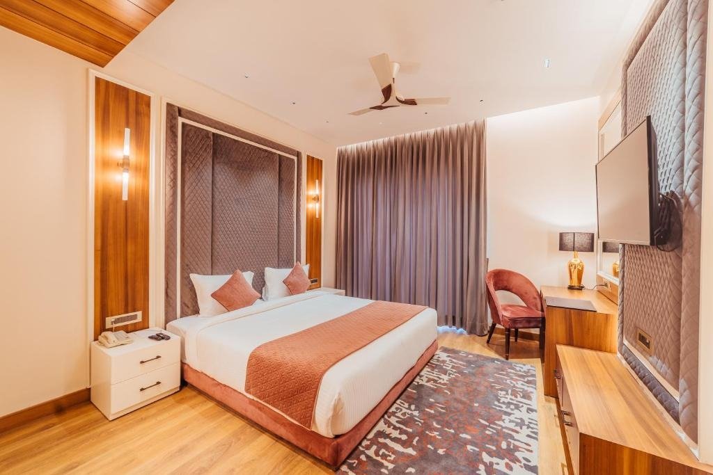Deluxe With Balcony - Millennium Inn